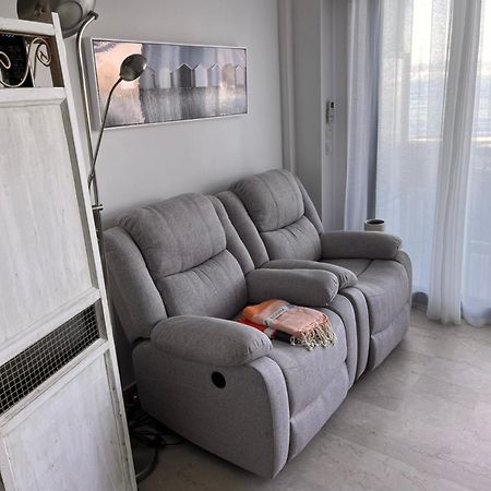 French Riviera 1 Bedroom On The Beach Facing Cannes Теуль-сюр-Мер Экстерьер фото