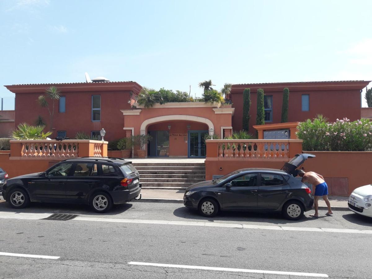 French Riviera 1 Bedroom On The Beach Facing Cannes Теуль-сюр-Мер Экстерьер фото
