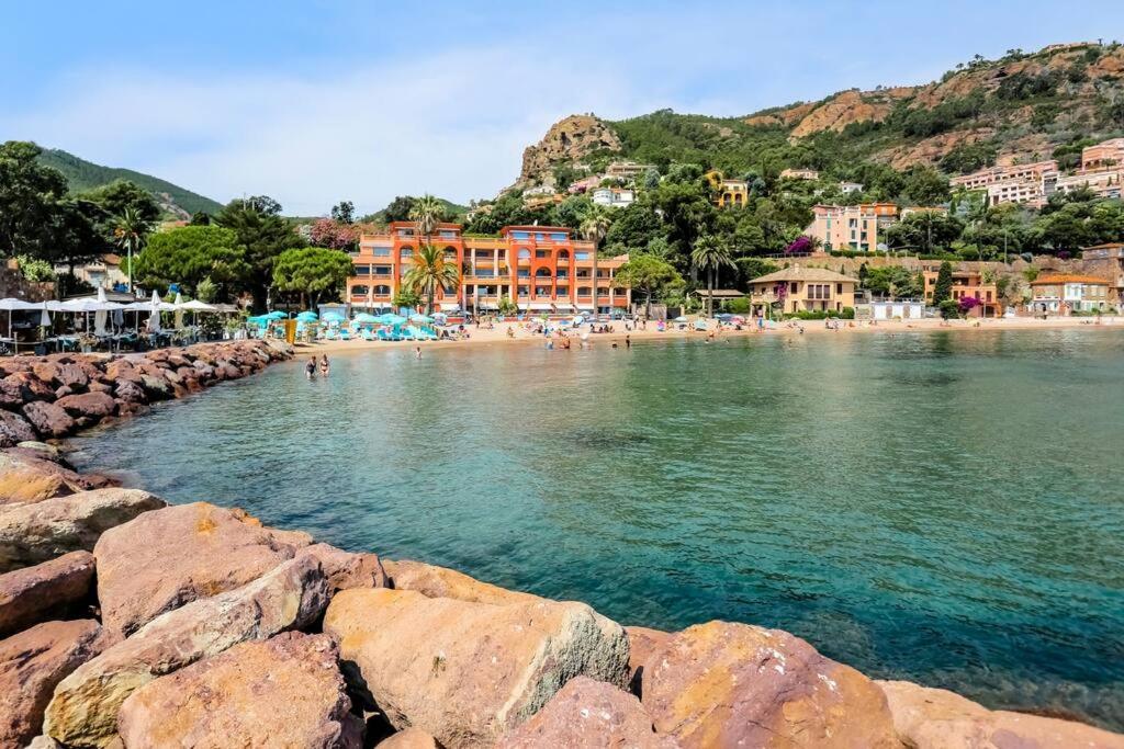 French Riviera 1 Bedroom On The Beach Facing Cannes Теуль-сюр-Мер Экстерьер фото